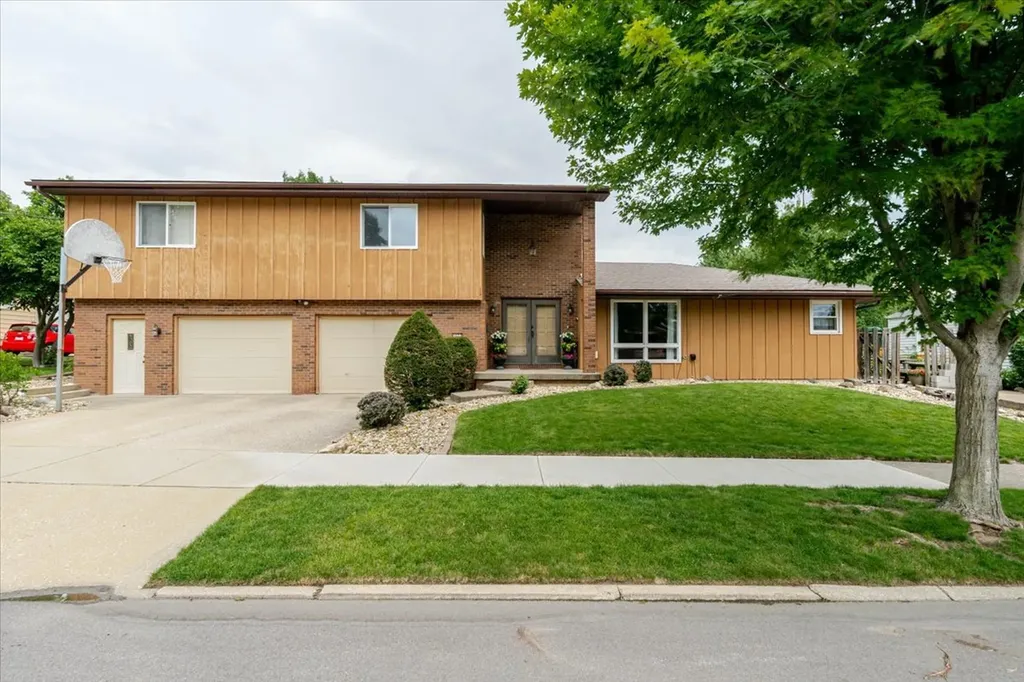 1222 South Mason Street Bloomington IL 61701