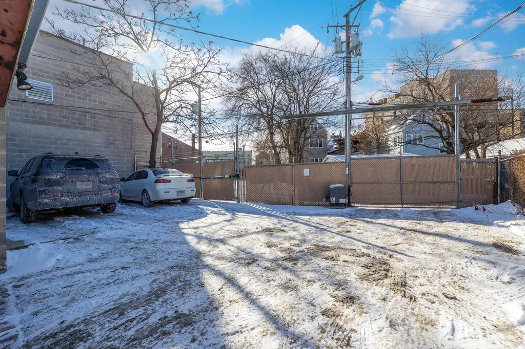 2832 North Milwaukee Avenue Chicago IL 60618