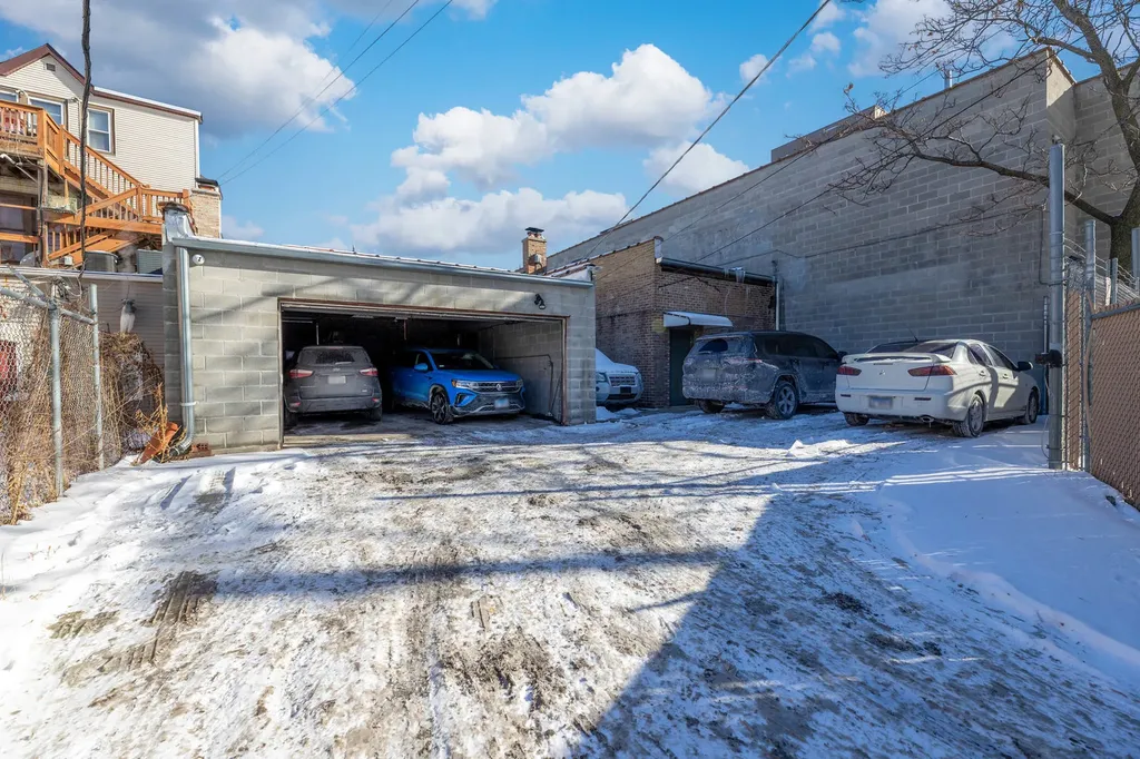 2832 North Milwaukee Avenue Chicago IL 60618