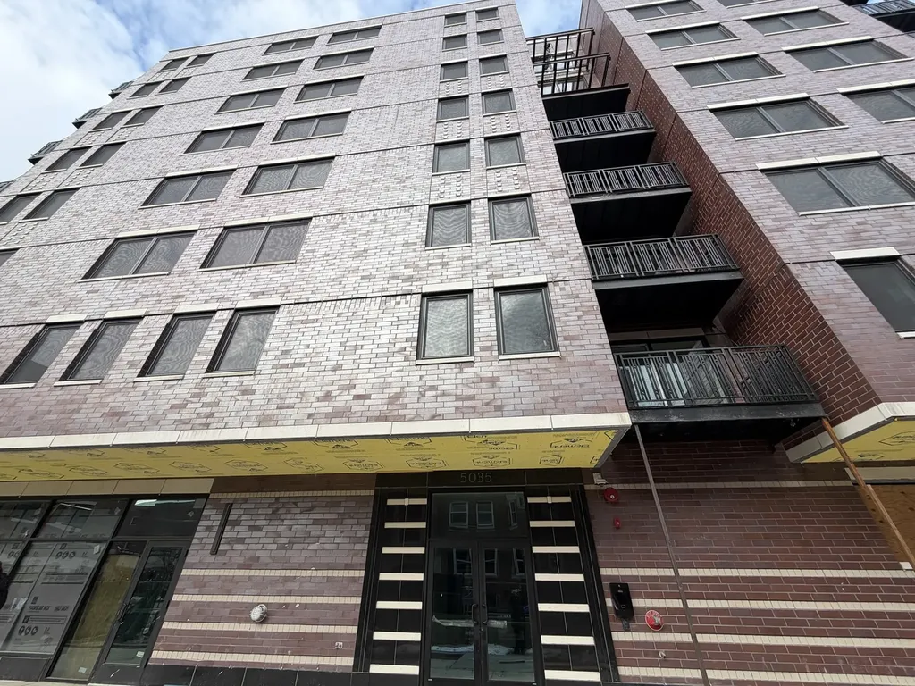 952 West Carmen Avenue Chicago IL 60640