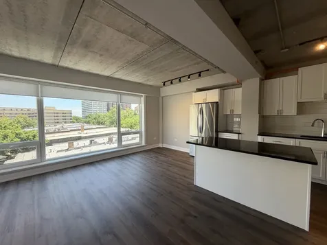 952 West Carmen Avenue Chicago IL 60640