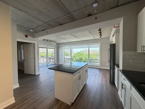 952 West Carmen Avenue Chicago IL 60640