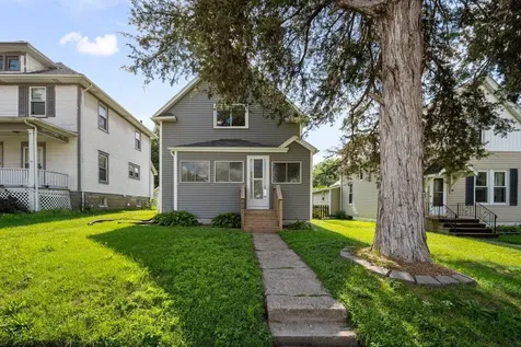 421 39TH Street Moline IL 61265