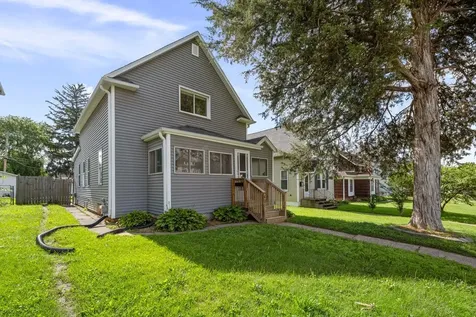 421 39TH Street Moline IL 61265