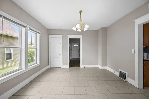 421 39TH Street Moline IL 61265