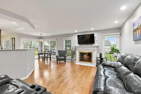 246 Lynwood Lane Bloomingdale IL 60108