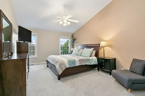 246 Lynwood Lane Bloomingdale IL 60108