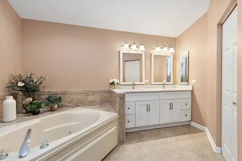 246 Lynwood Lane Bloomingdale IL 60108
