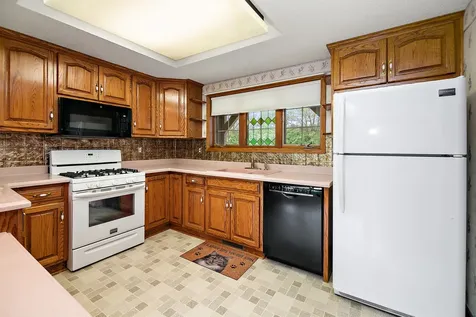 27 Birchwood Lane St. Anne IL 60964