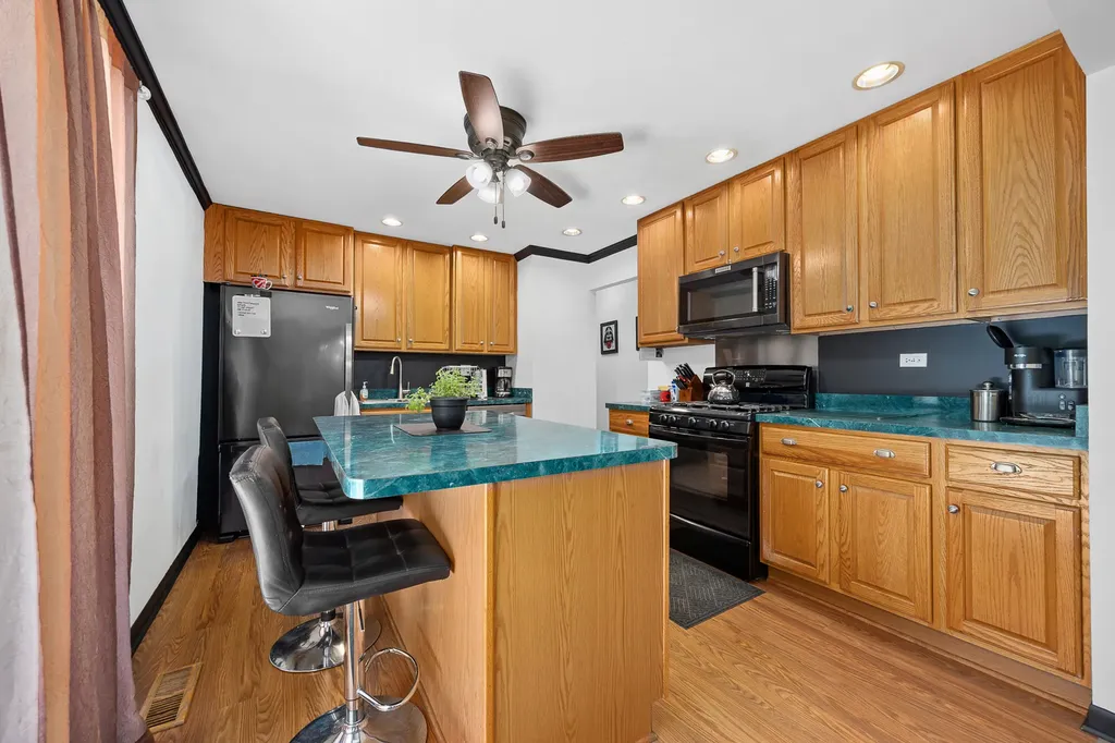 313 Bedford Road Bolingbrook IL 60440