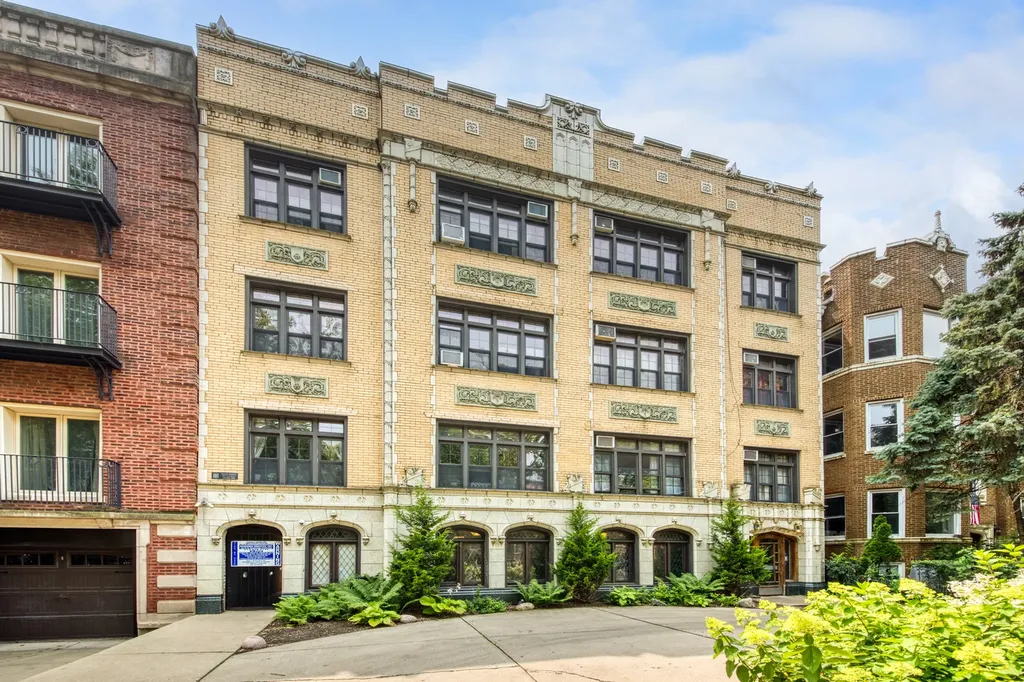 1127 West Farwell Avenue Chicago IL 60626