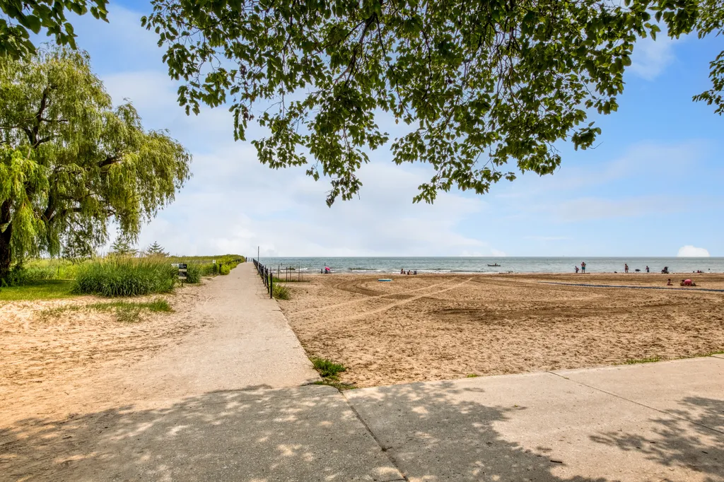 1127 West Farwell Avenue Chicago IL 60626