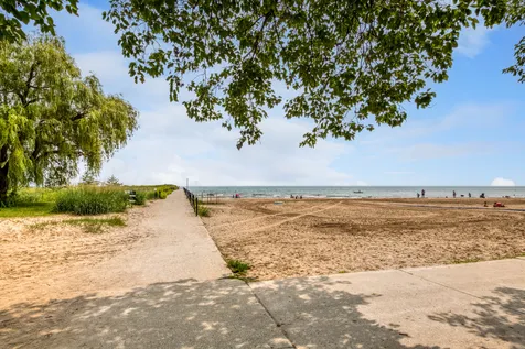 1127 West Farwell Avenue Chicago IL 60626