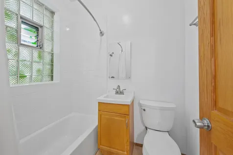 1127 West Farwell Avenue Chicago IL 60626
