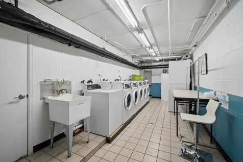 5200 Carriageway Drive Rolling Meadows IL 60008