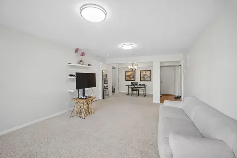 5200 Carriageway Drive Rolling Meadows IL 60008