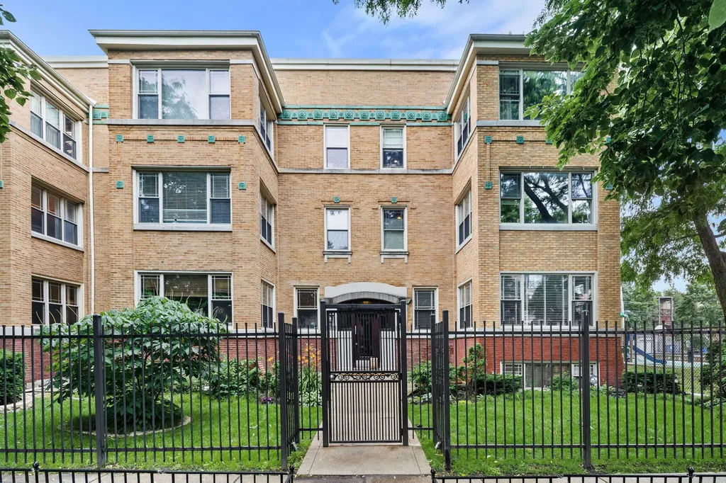 4447 North Magnolia Avenue Chicago IL 60640