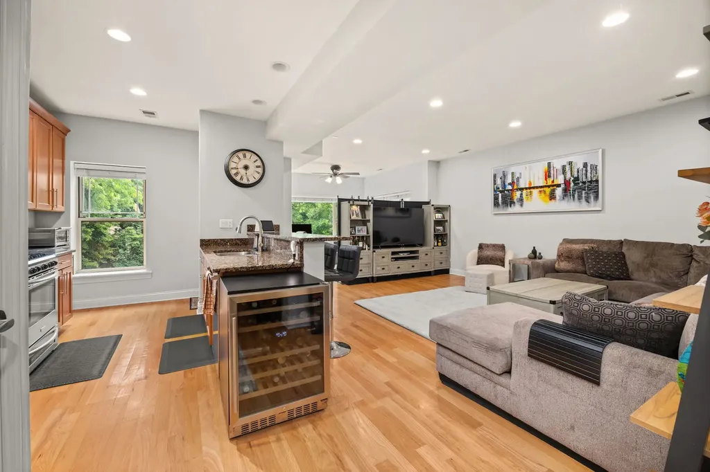 4447 North Magnolia Avenue Chicago IL 60640