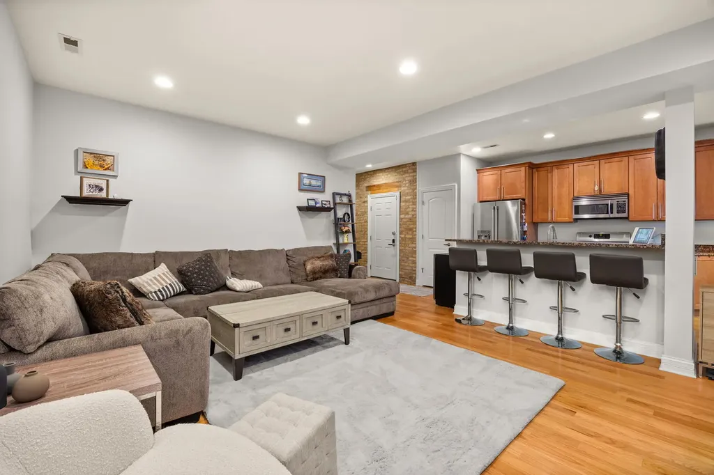 4447 North Magnolia Avenue Chicago IL 60640