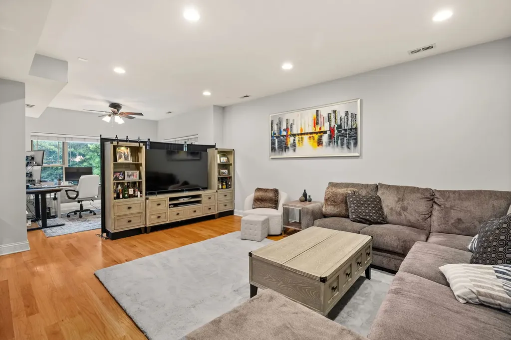 4447 North Magnolia Avenue Chicago IL 60640
