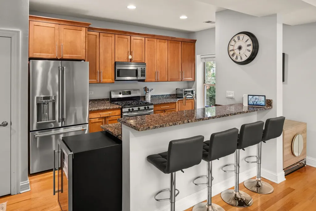 4447 North Magnolia Avenue Chicago IL 60640