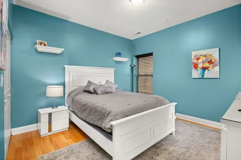4447 North Magnolia Avenue Chicago IL 60640