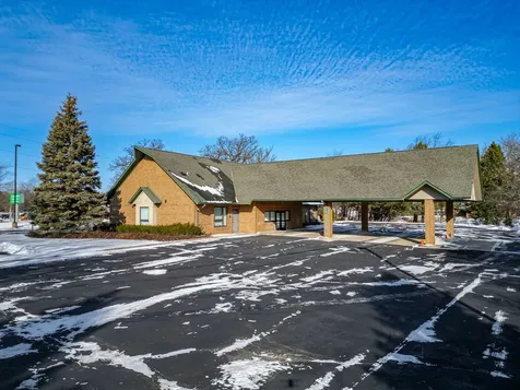 1745 S Eastwood Drive Woodstock IL 60098