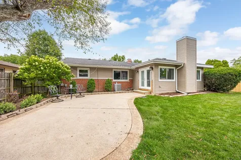508 Landmeier Road Elk Grove Village IL 60007
