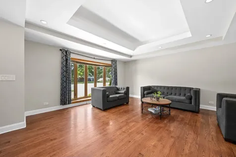 508 Landmeier Road Elk Grove Village IL 60007