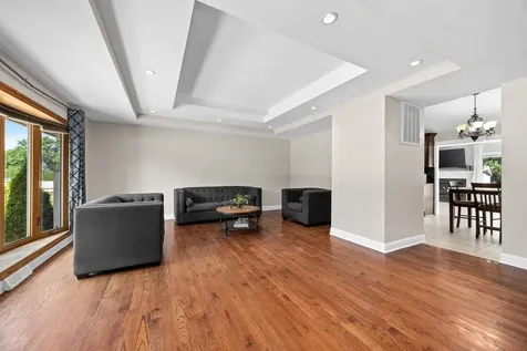 508 Landmeier Road Elk Grove Village IL 60007