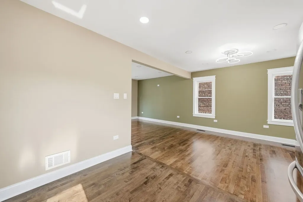 10516 South King Drive Chicago IL 60628