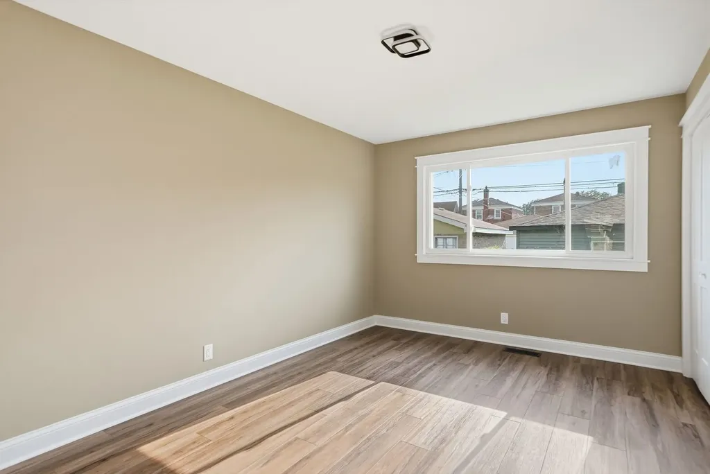 10516 South King Drive Chicago IL 60628