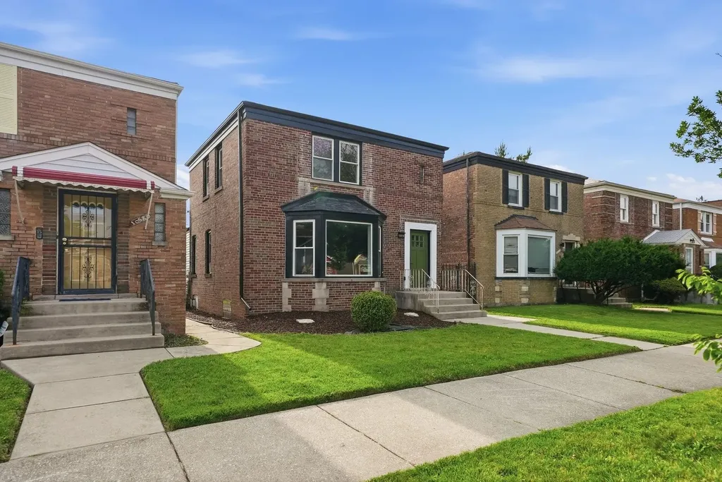 10516 South King Drive Chicago IL 60628