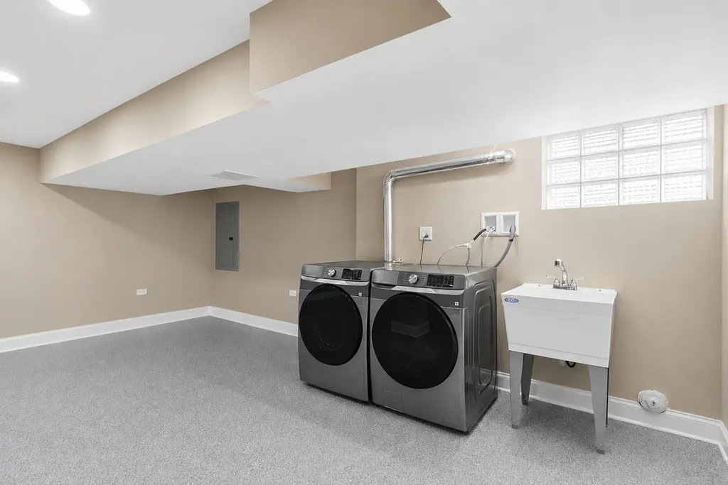 10516 South King Drive Chicago IL 60628