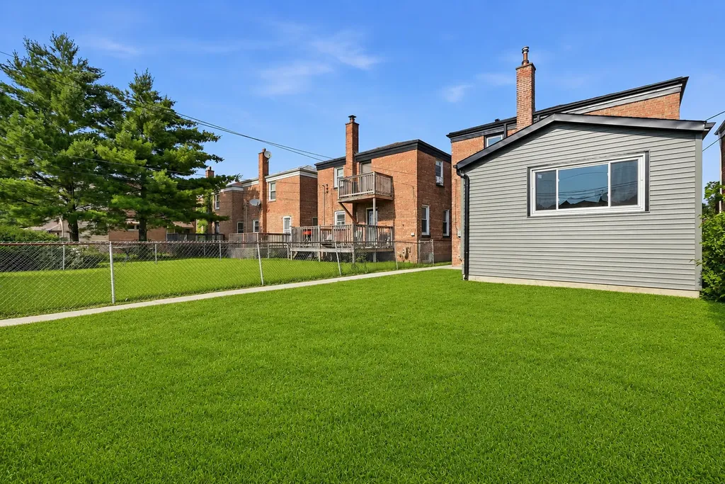 10516 South King Drive Chicago IL 60628