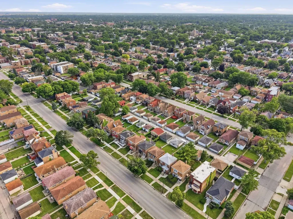 10516 South King Drive Chicago IL 60628