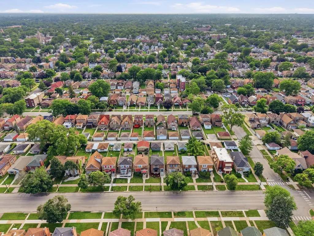 10516 South King Drive Chicago IL 60628