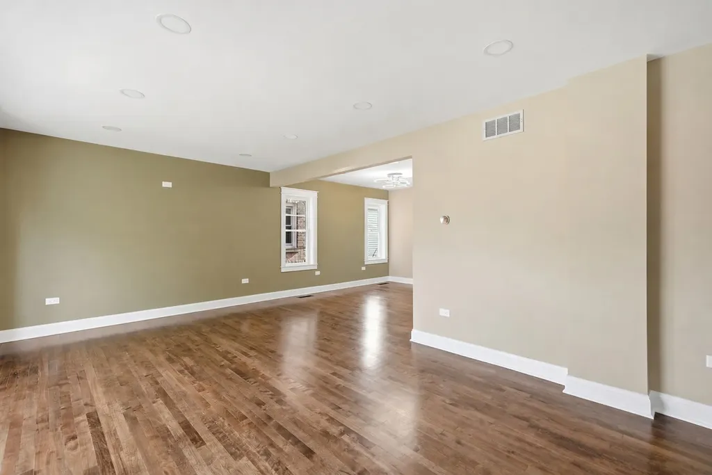 10516 South King Drive Chicago IL 60628