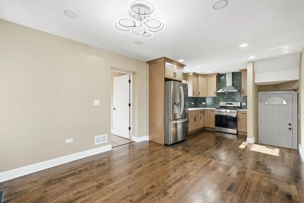 10516 South King Drive Chicago IL 60628
