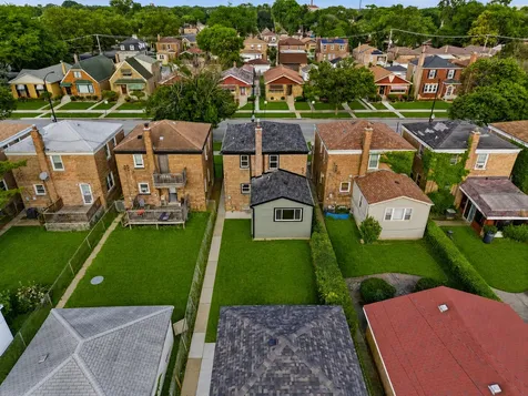 10516 South King Drive Chicago IL 60628