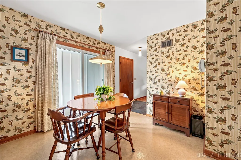 77 South Chase Avenue Lombard IL 60148