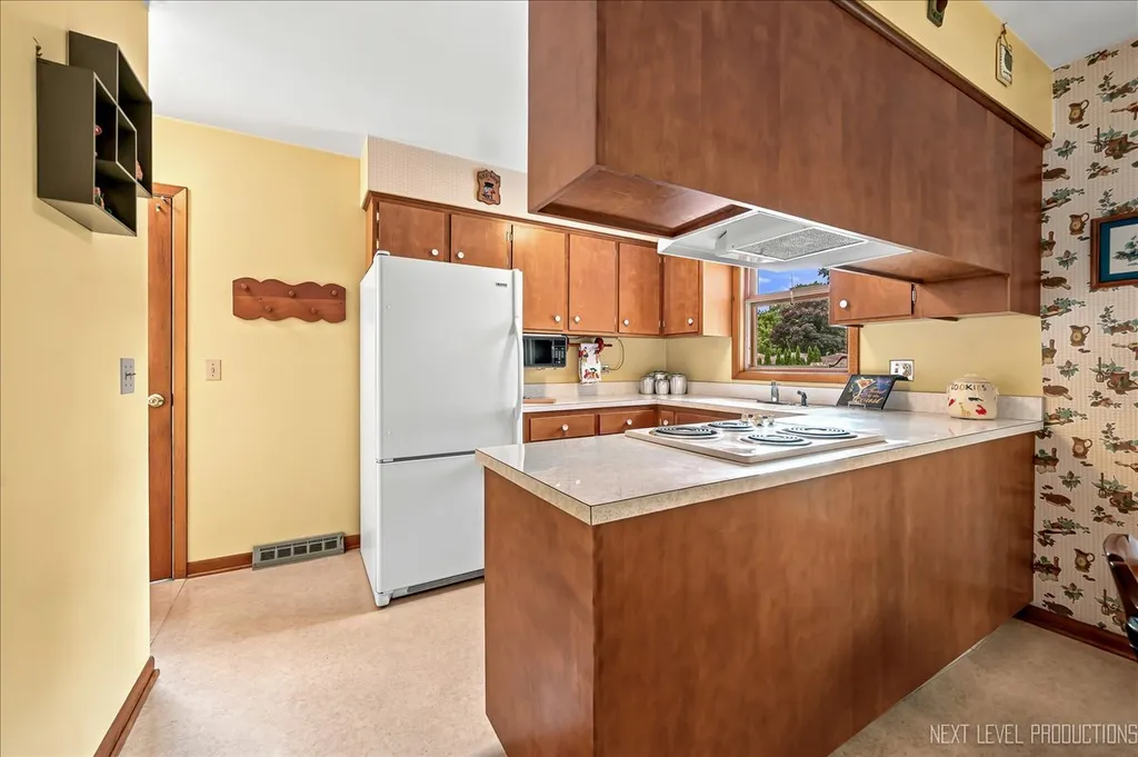 77 South Chase Avenue Lombard IL 60148