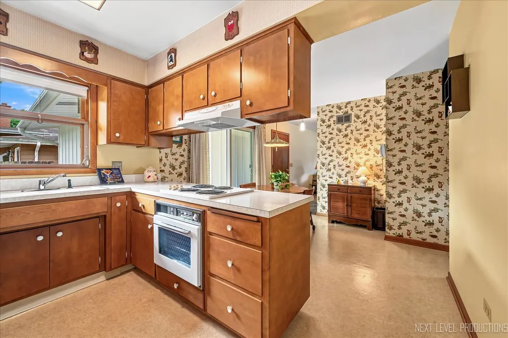 77 South Chase Avenue Lombard IL 60148
