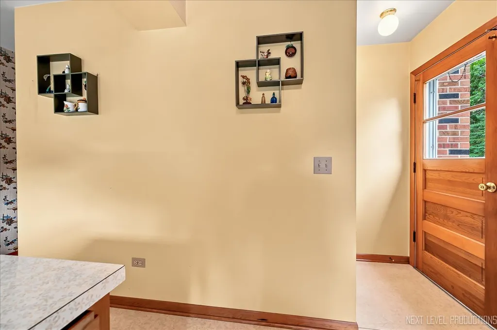 77 South Chase Avenue Lombard IL 60148