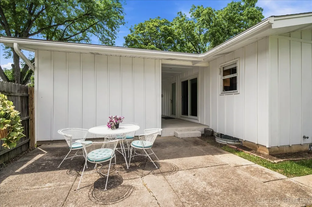 77 South Chase Avenue Lombard IL 60148
