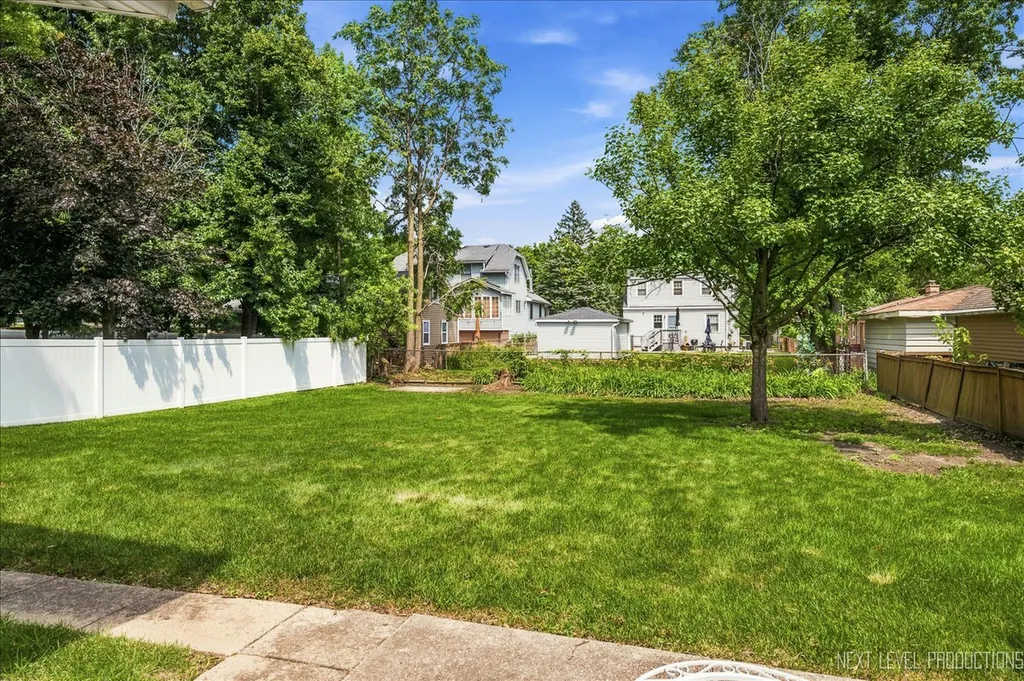 77 South Chase Avenue Lombard IL 60148