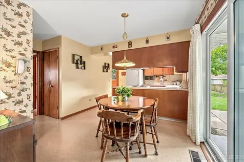 77 South Chase Avenue Lombard IL 60148