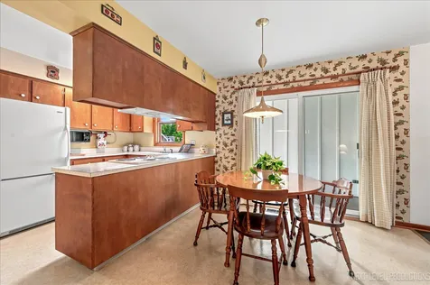 77 South Chase Avenue Lombard IL 60148