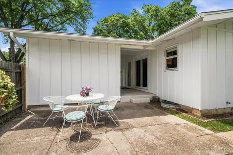 77 South Chase Avenue Lombard IL 60148