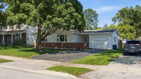 77 South Chase Avenue Lombard IL 60148